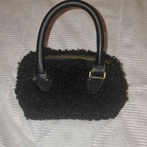 STEVE MADDEN SHERPA BLACK PURSE